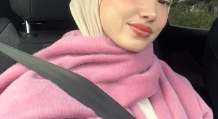 Sınırsız Travesti Yağmur Oba Otelinde Kucağınızdan İnmek İstemeyecek